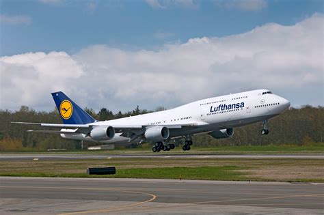 which airlines still fly the boeing 747