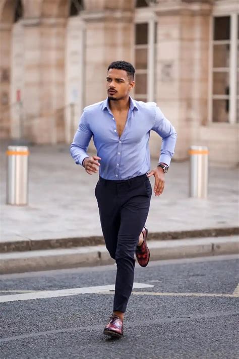 which colour goes with navy blue shirt