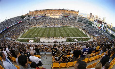 which football team plays at heinz field