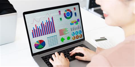 which is best data analyst or data analytics