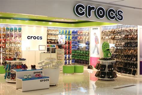 which shops sell crocs