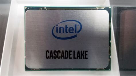Which Intel persistent memory option does Cascade Lake support?