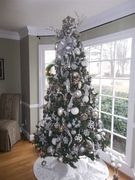 15 Stunning Silver White Christmas Tree Decorations