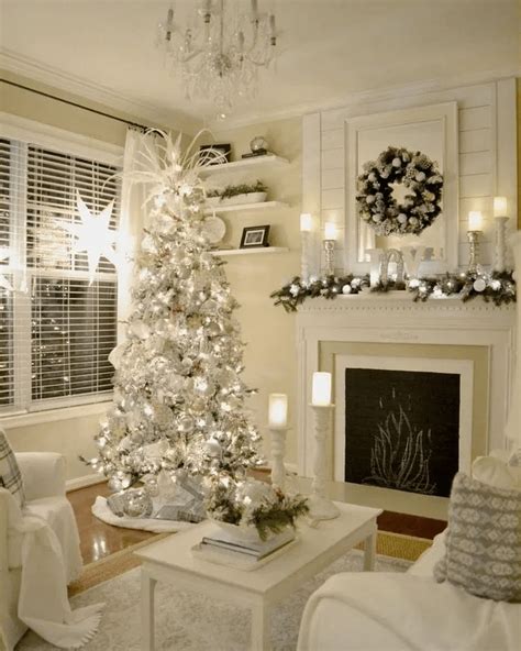 20+30+ Silver And White Christmas Tree Decorating Ideas