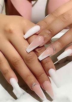 White French Tip Acrylic Nail Designs: A Timeless Trend