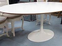 Modern Tulip Round Dining Table 32" with Metal Pedestal Base in White