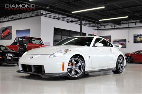 white 2008 nissan 350z