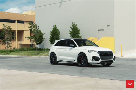 white audi sq5