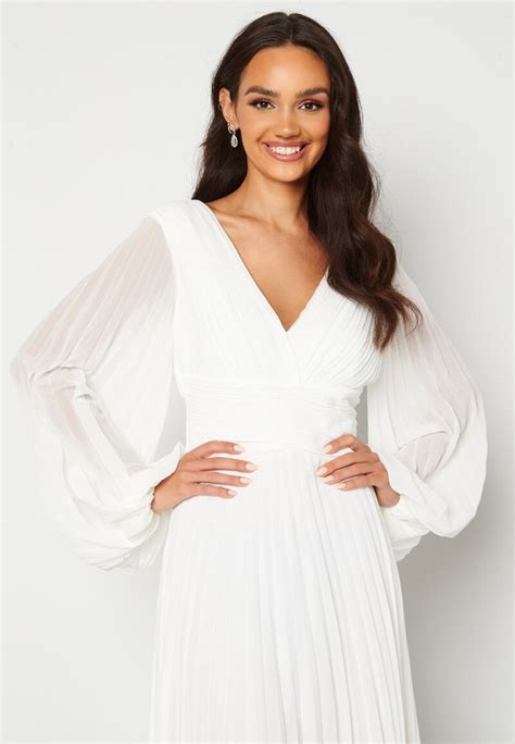 white balloon sleeve maxi dress