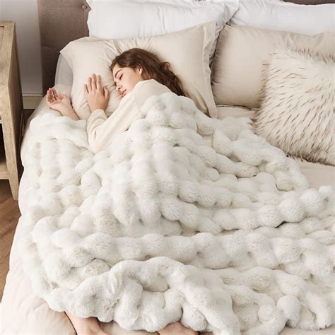 White Blankets For Beds