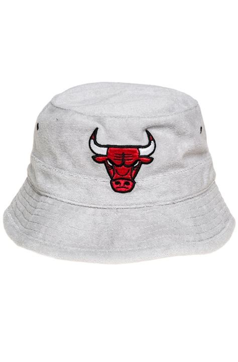 white chicago bulls bucket hat