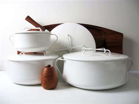 white enamel cookware set