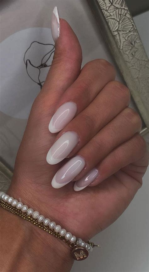 White French Nails Oval