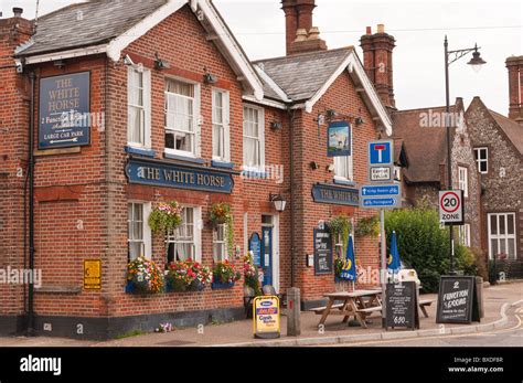 white horse pub trowse