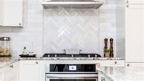 White Kitchen Backsplash Ideas 2023