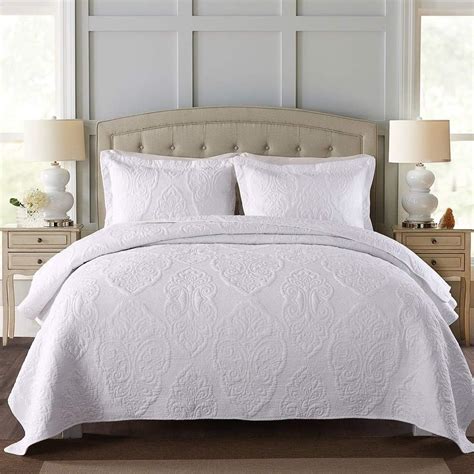 White Quilt Set