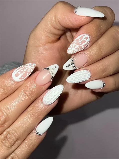 5+ White Wedding Nails