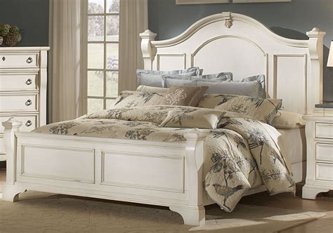 white wooden queen size bed frame