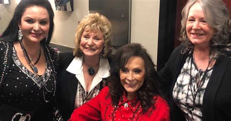 who are loretta lynn's siblings