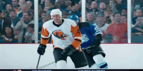 who are the actors in the geico hockey commercial