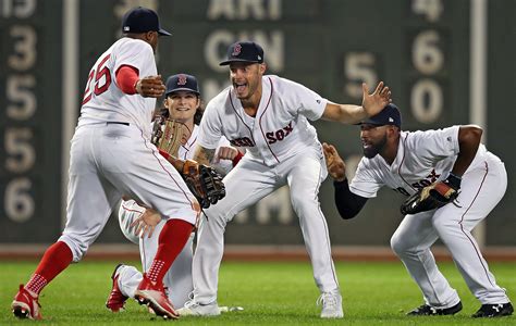 who are the boston red sox playing tonight