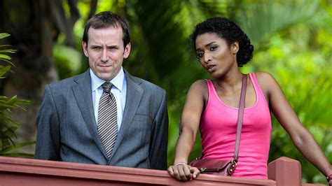 who are the characters in death in paradise