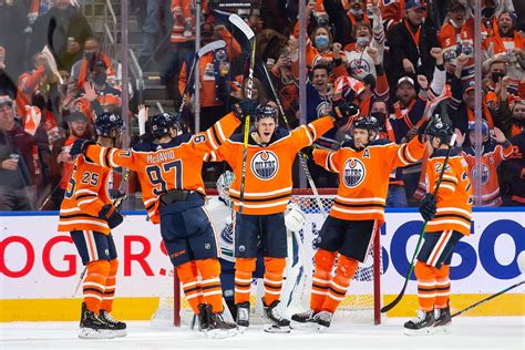 who are the edmonton oilers playing