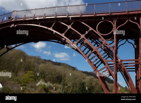 who built the iron bridge telford