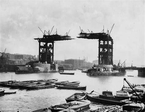 who built tower bridge london