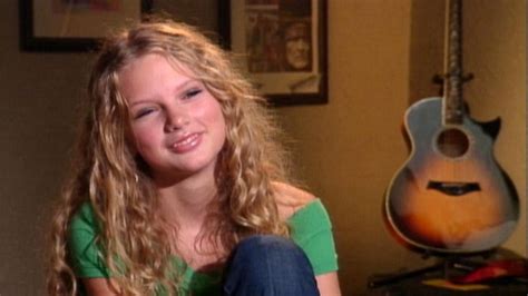 who did taylor swift sign with at age 14