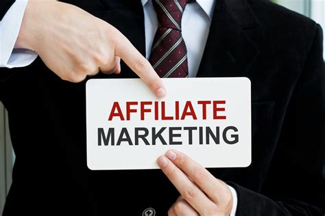 who is an affiliate marketer
