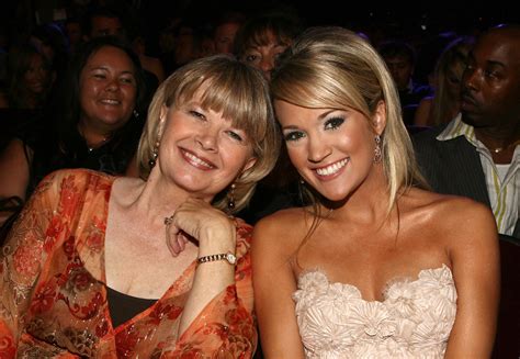 who is carrie underwood's mother