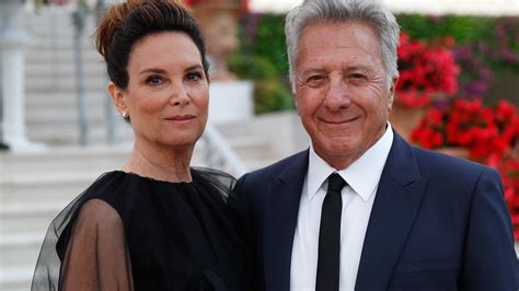 who is dustin hoffman married to