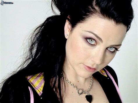 who is evanescence main singer
