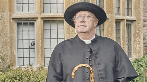 who is father brown actor