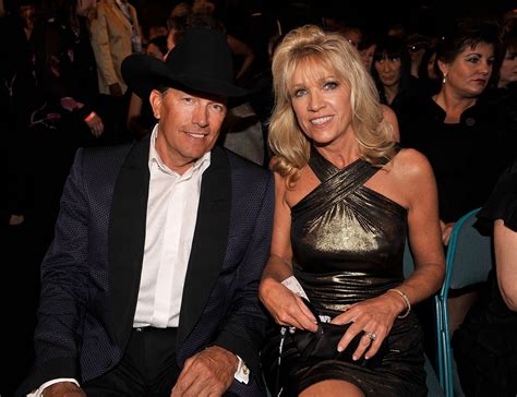 who is george strait married to