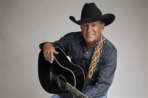 who is george strait touring with