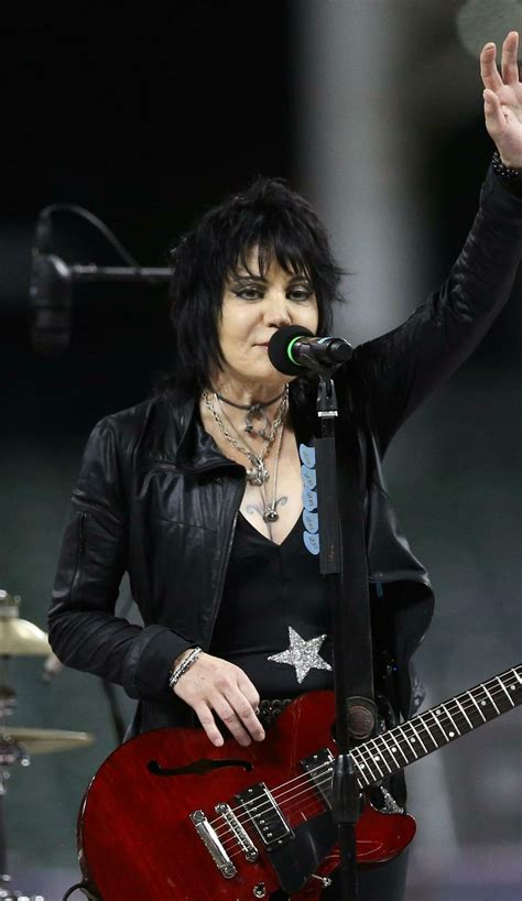 who is joan jett touring with