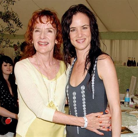 who is juliette lewis mother