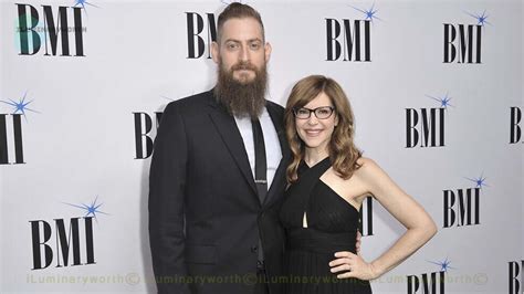 who is lisa loeb married to