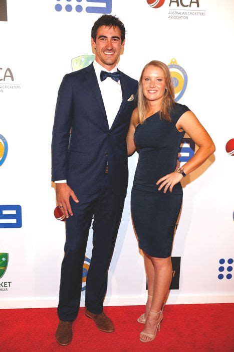 who is mitchell starc's wife