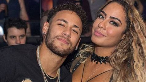 who is neymar's sister