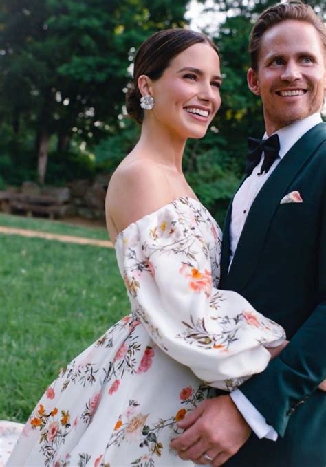 who is sophia bush married to now
