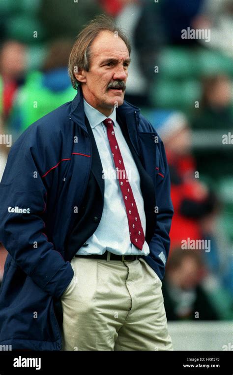 who is the england rugby manager