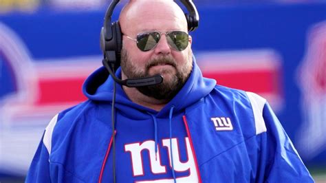 who is the giants coach