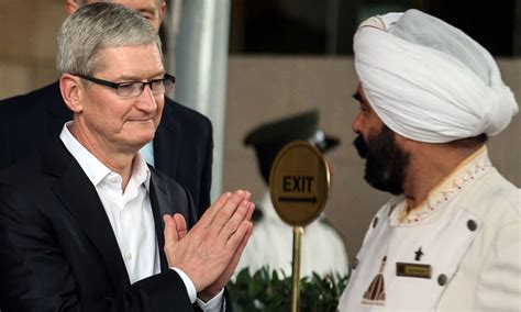 who is the lady with tim cook in india