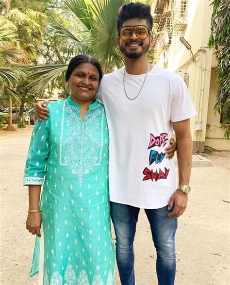 who is the mother of shreyas iyer