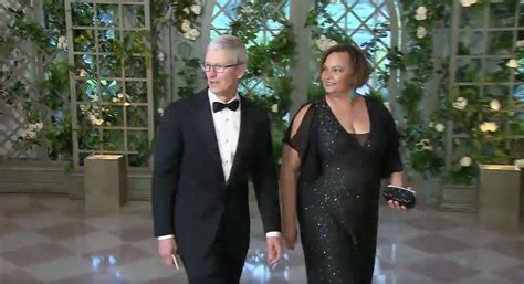 who is tim cook married to