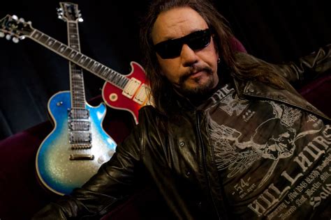 who is touring with ace frehley