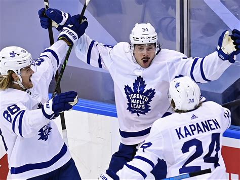 who is winning the toronto maple leafs game